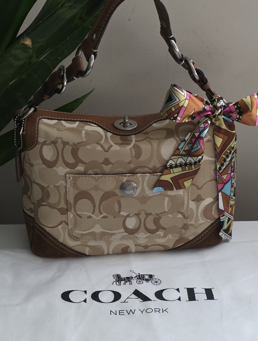 Vintage Coach Chelsea Optic Signature Demi w/ Brown Suede Trim & Leather Handle